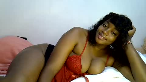 Snapshot of sexy_siera chatting on 07/15/26, 01:00 laura online show from 07/15/26, 01:00
