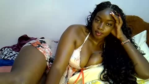 Snapshot of sexy_siera chatting on 07/17/26, 05:47 laura online show from 07/17/26, 05:47
