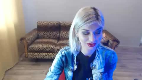 Snapshot of sexybeatriice chatting on 01/18/25, 07:17 sexybeatriice online show from 01/18/25, 07:17