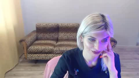Snapshot of sexybeatriice chatting on 01/21/25, 01:22 sexybeatriice online show from 01/21/25, 01:22