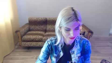 Snapshot of sexybeatriice chatting on 01/23/25, 07:32 sexybeatriice online show from 01/23/25, 07:32