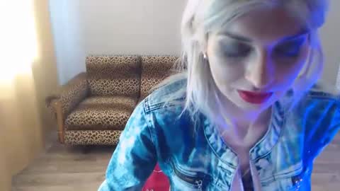 Snapshot of sexybeatriice chatting on 02/13/25, 07:03 sexybeatriice online show from 02/13/25, 07:03