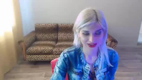 Snapshot of sexybeatriice chatting on 02/14/25, 07:28 sexybeatriice online show from 02/14/25, 07:28