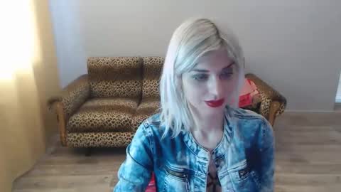 Snapshot of sexybeatriice chatting on 02/15/25, 11:28 sexybeatriice online show from 02/15/25, 11:28