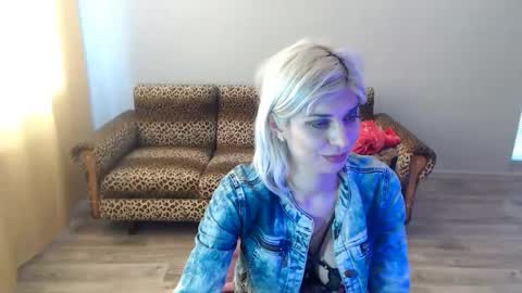 Snapshot of sexybeatriice chatting on 02/21/25, 10:39 sexybeatriice online show from 02/21/25, 10:39