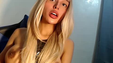 Snapshot of sexybite1 chatting on 03/05/25, 10:22 Seraphina Blaze online show from 03/05/25, 10:22