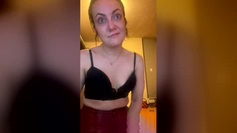 sexybriiiixoxox online show from 05/03/26, 03:56