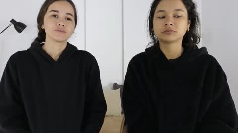 chanell and yina online show from 12/19/25, 01:18