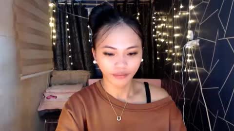 Miss Cheng online show from 11/17/25, 07:14