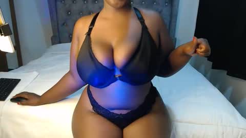 Snapshot of sexychocco_ chatting on 10/26/25, 07:47 sexychocco online show from 10/26/25, 07:47