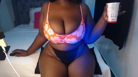 Snapshot of sexychocco_ chatting on 11/16/25, 10:32 sexychocco online show from 11/16/25, 10:32