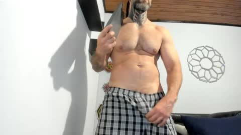Snapshot of sexycolombian2022 chatting on 04/27/26, 02:04 Antonioylola online show from 04/27/26, 02:04