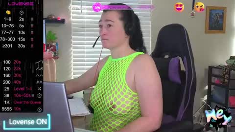 Snapshot of sexydistraction1 chatting on 12/20/24, 06:56 SexyDistraction online show from 12/20/24, 06:56