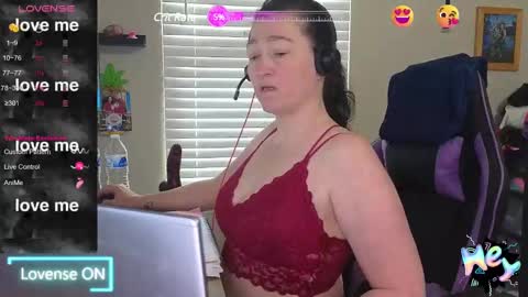 Snapshot of sexydistraction1 chatting on 02/10/25, 04:36 SexyDistraction online show from 02/10/25, 04:36