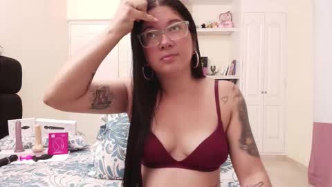 Snapshot of sexyeva_25 chatting on 09/23/25, 04:26 Eva online show from 09/23/25, 04:26