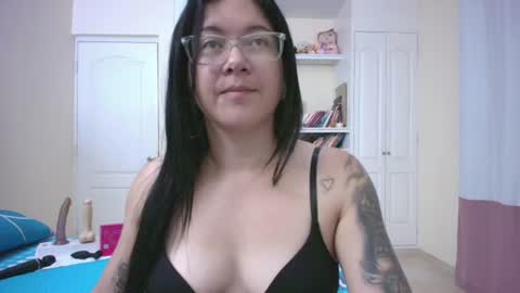 Snapshot of sexyeva_25 chatting on 07/04/26, 05:24 Eva online show from 07/04/26, 05:24