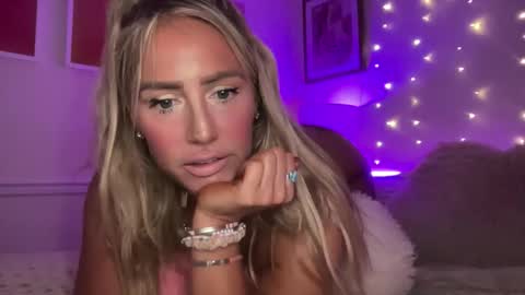 Snapshot of sexygoodvibebabe69 chatting on 05/30/26, 11:18 Ashley Love online show from 05/30/26, 11:18