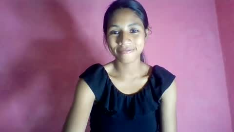 Snapshot of sexyjolie586 chatting on 06/22/26, 04:37 sexyjolie586 online show from 06/22/26, 04:37