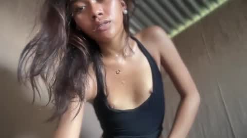 Snapshot of sexykarina_ chatting on 06/22/26, 03:25 Karina3 online show from 06/22/26, 03:25