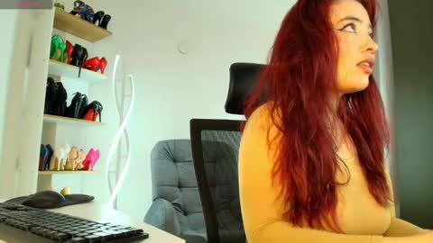 katalina larson online show from 10/07/25, 03:36