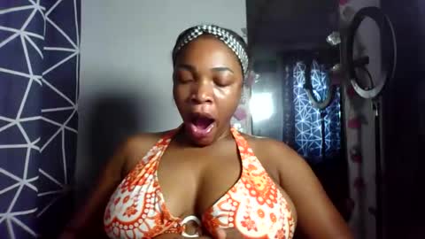 Snapshot of sexykuchie889 chatting on 06/08/26, 07:42 malia online show from 06/08/26, 07:42