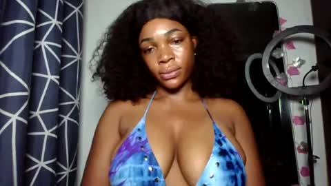 Snapshot of sexykuchie889 chatting on 06/20/26, 10:12 malia online show from 06/20/26, 10:12