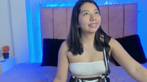 Snapshot of sexylaurita4u chatting on 10/30/25, 02:40 laura online show from 10/30/25, 02:40