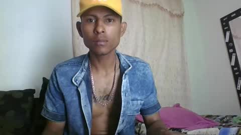 Snapshot of sexyleon69 chatting on 11/28/25, 04:31 Sexy leon online show from 11/28/25, 04:31