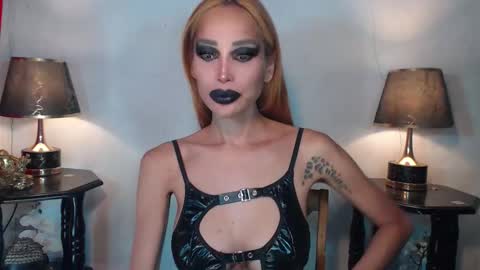 Queen Sofia online show from 04/15/26, 02:40