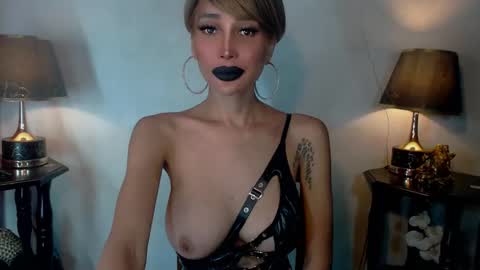 Queen Sofia online show from 05/23/26, 03:01