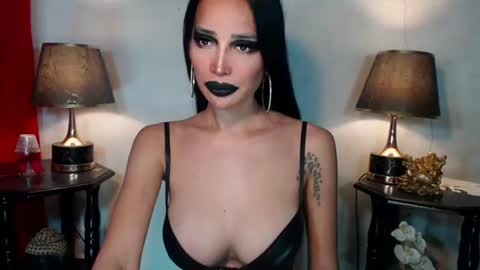 Snapshot of sexylusty2258 chatting on 08/02/26, 02:21 Queen Sofia online show from 08/02/26, 02:21