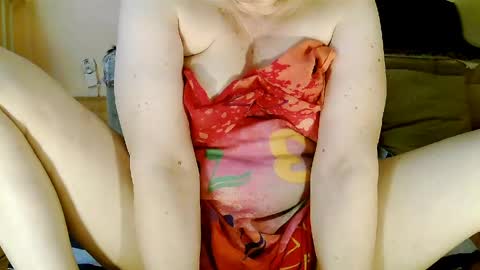 Snapshot of sexymayagold chatting on 06/06/26, 12:21 Squirty Maya Gold online show from 06/06/26, 12:21