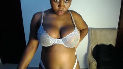 Snapshot of sexymelaninn chatting on 03/03/25, 05:09 Sexy Melanin online show from 03/03/25, 05:09