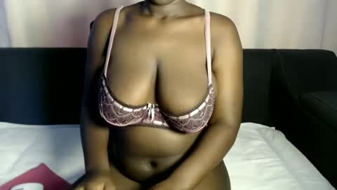 Snapshot of sexymelaninn chatting on 06/18/26, 07:52 Sexy Melanin online show from 06/18/26, 07:52