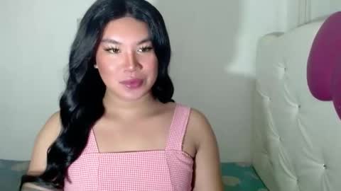 Mika online show from 10/21/25, 05:52