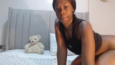 Snapshot of sexymonalisa1 chatting on 05/14/26, 03:02 sexymonalisa1 online show from 05/14/26, 03:02