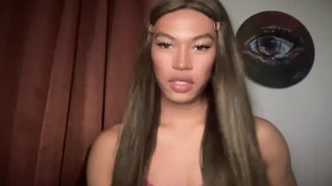 Snapshot of sexynakedweapon chatting on 05/28/26, 10:56 LIEZEL online show from 05/28/26, 10:56