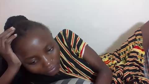 VIVIAN online show from 10/31/25, 06:47