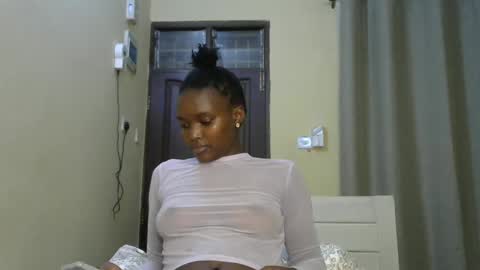 Snapshot of sexypetite_lee chatting on 12/28/24, 07:33 Lee online show from 12/28/24, 07:33