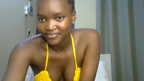 Snapshot of sexypetite_lee chatting on 12/30/24, 12:09 Lee online show from 12/30/24, 12:09