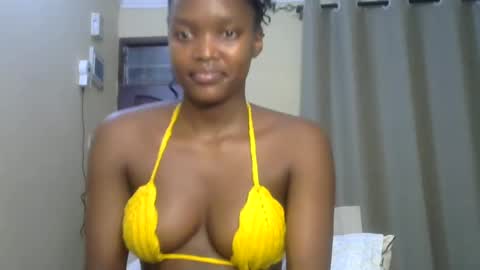 Snapshot of sexypetite_lee chatting on 01/07/25, 07:06 Lee online show from 01/07/25, 07:06