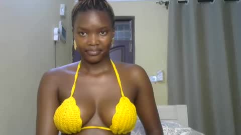 Snapshot of sexypetite_lee chatting on 02/05/25, 05:20 Lee online show from 02/05/25, 05:20