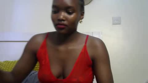 Snapshot of sexypetite_lee chatting on 09/13/25, 11:32 Lee online show from 09/13/25, 11:32