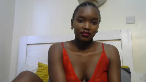 Snapshot of sexypetite_lee chatting on 10/12/25, 11:42 Lee online show from 10/12/25, 11:42