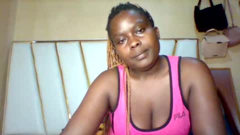 Snapshot of sexypussy983 chatting on 07/20/26, 05:33 Micky online show from 07/20/26, 05:33