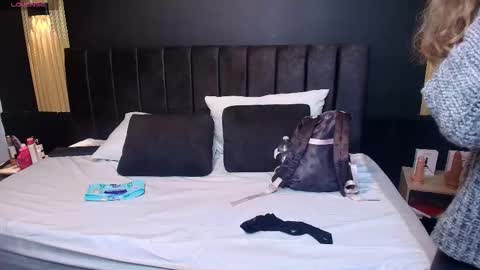 R A C H E L online show from 10/01/25, 12:00