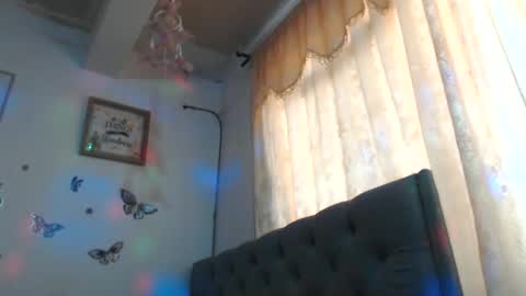 Snapshot of sexysafiravenus chatting on 09/15/25, 05:46 Venus Independent Model online show from 09/15/25, 05:46