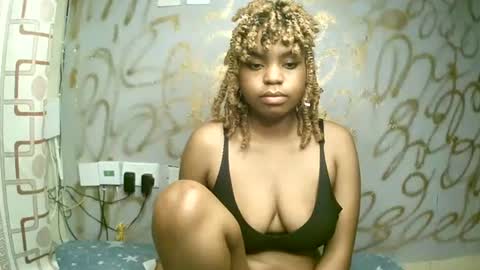 sexyyred_ online show from 03/12/25, 10:07