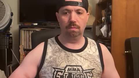 Snapshot of sfgiants1982 chatting on 10/21/25, 01:17 sfgiants1982 online show from 10/21/25, 01:17