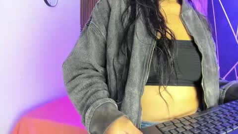 Snapshot of shaden_1 chatting on 05/18/26, 09:20 Liz online show from 05/18/26, 09:20